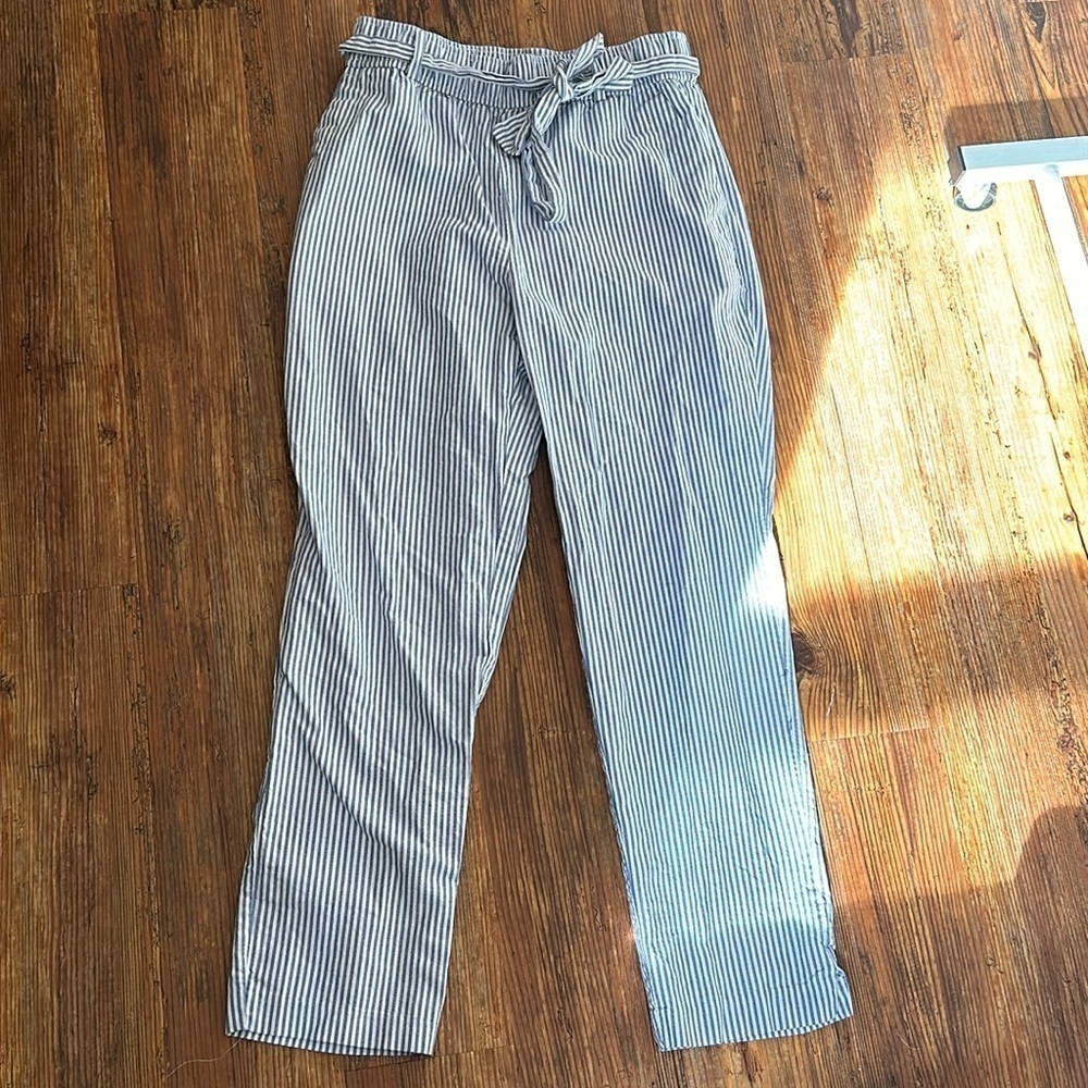 Zara basics 100% cotton blue pinstripe pants with belt tie and pockets!
